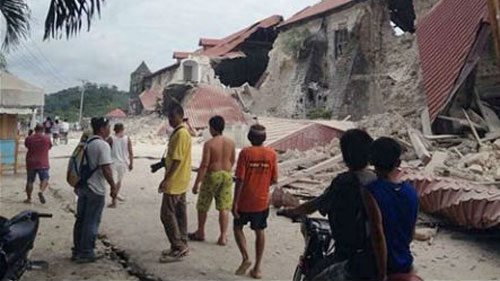 Những ngôi nhà bị sập trong trận động đất